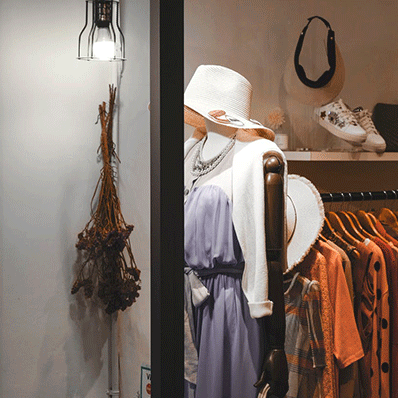 服装、鞋、帽、箱包、家用电器、办公用品、体育用品销售