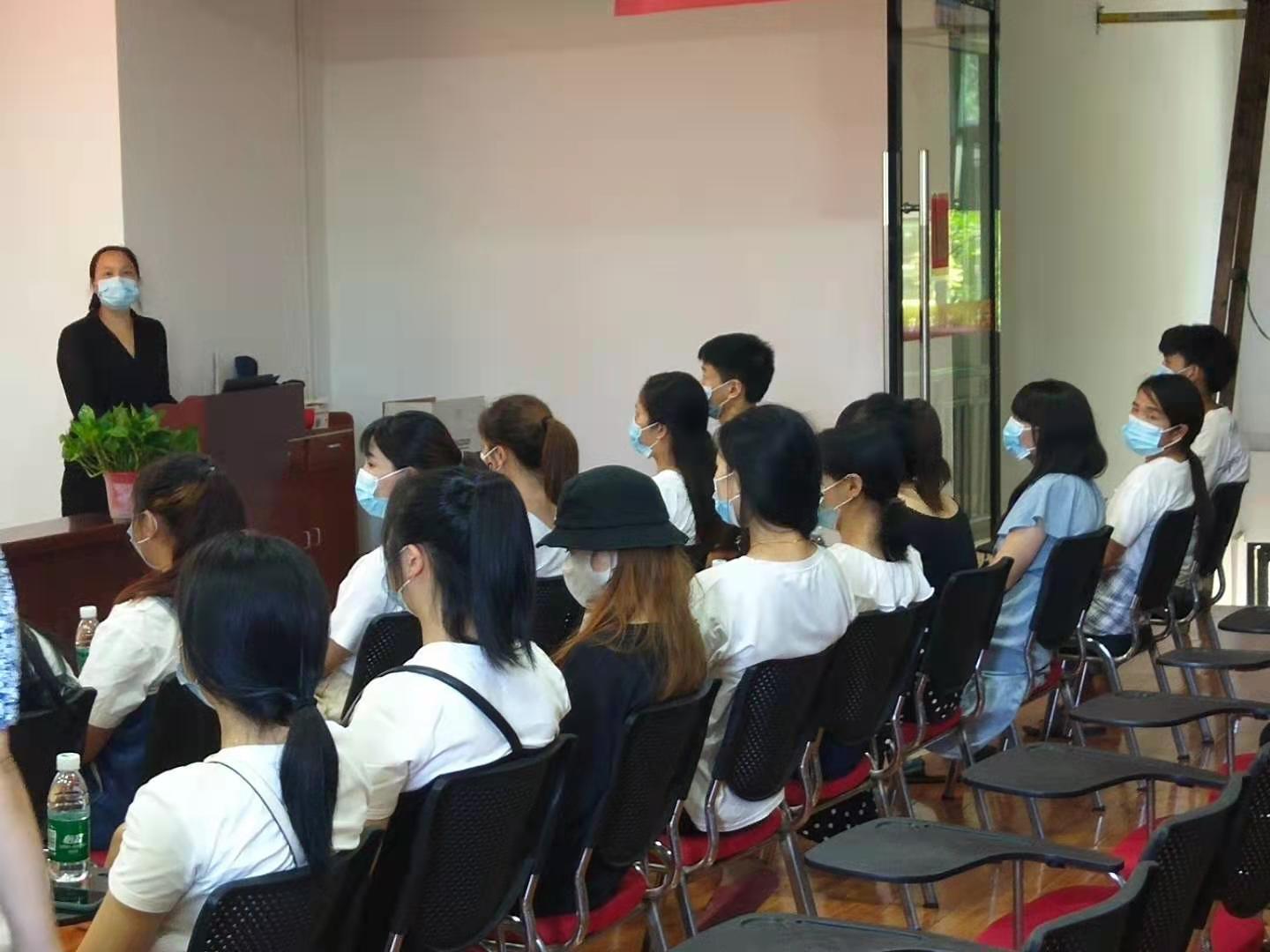 武冈市中小企业“两上三化”培训会